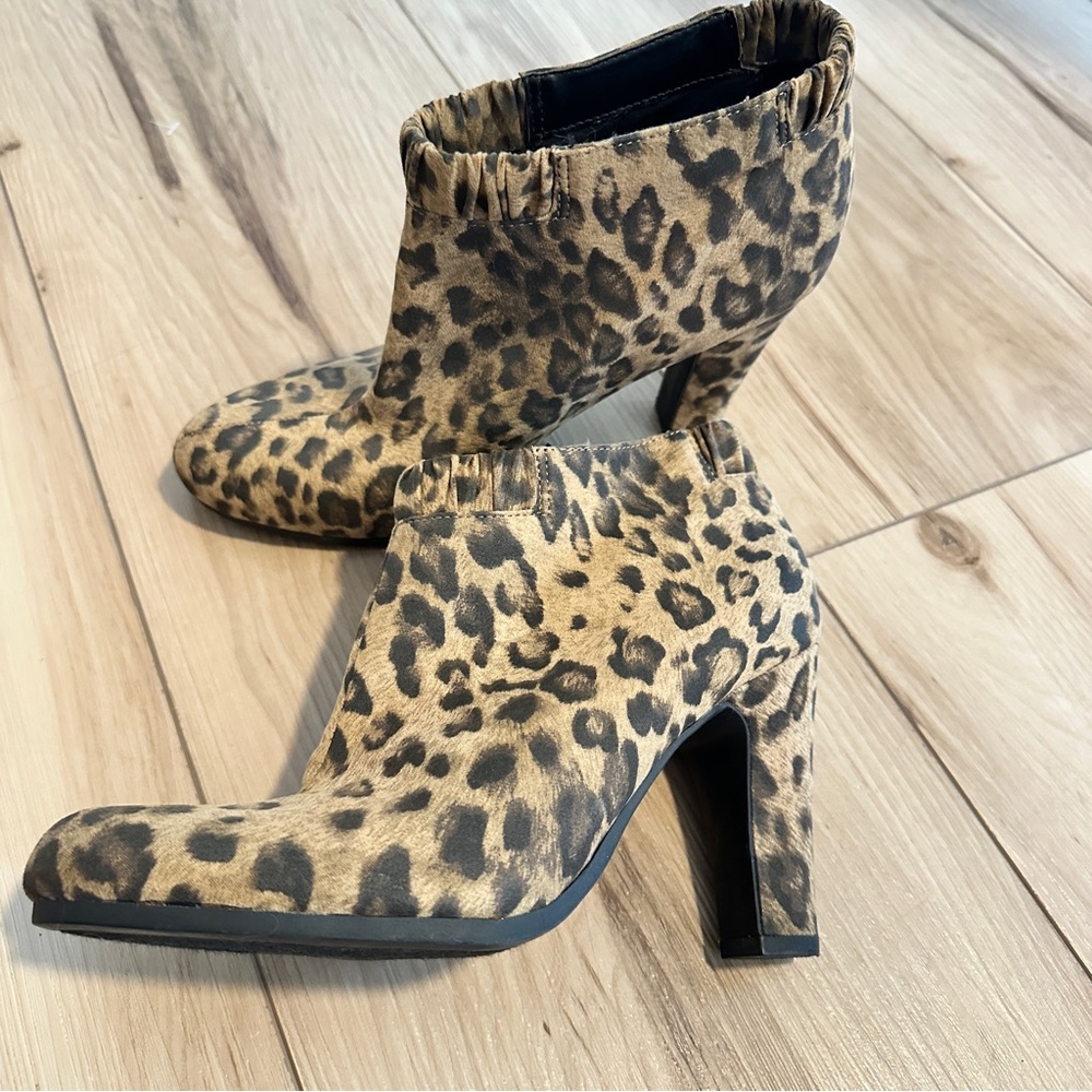 Sam & Libby Leopard Print Ankle Boots pull on wipe off fabric NWOT